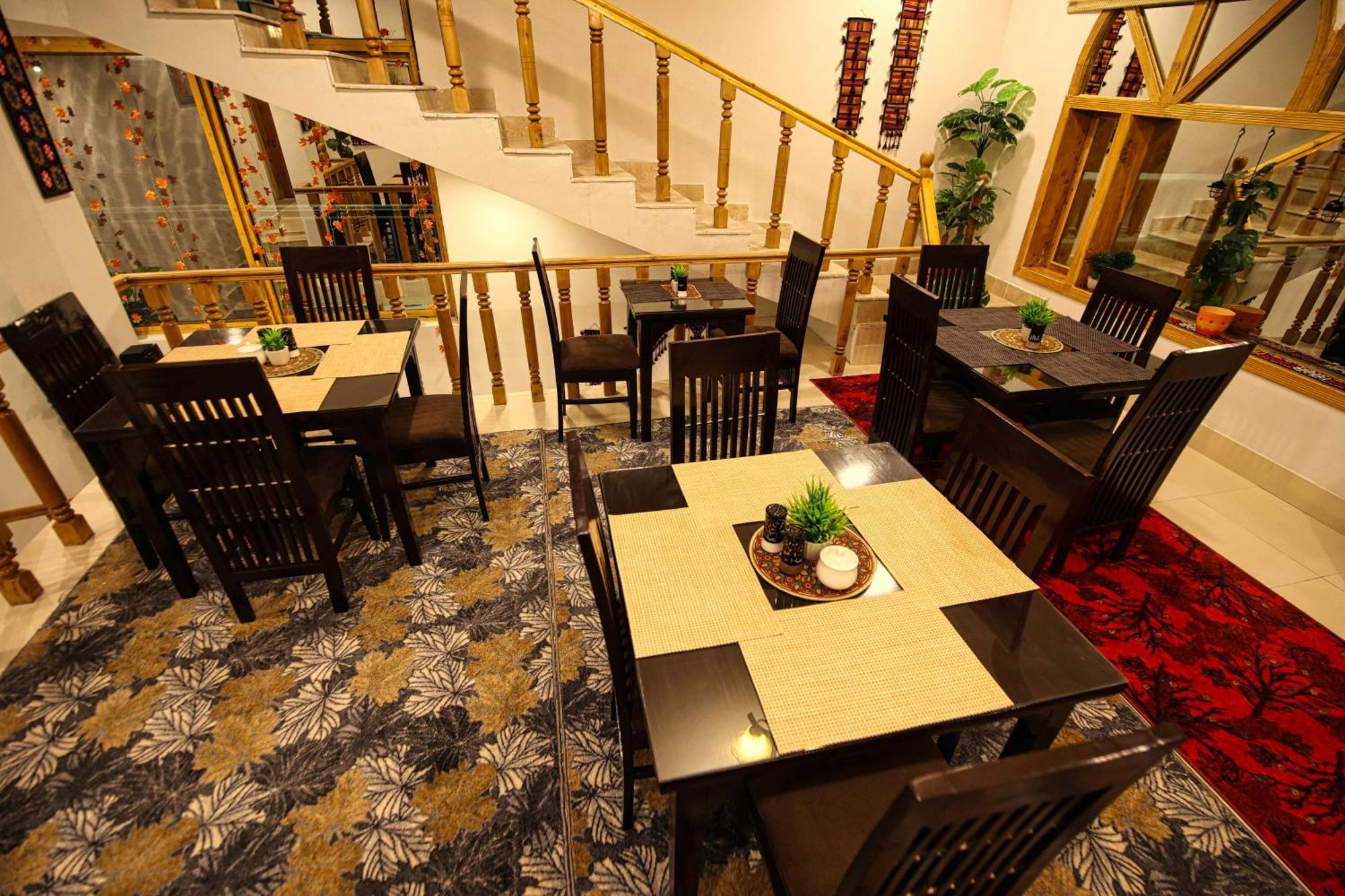 Hotel Oak Residency Gilgit Exterior foto