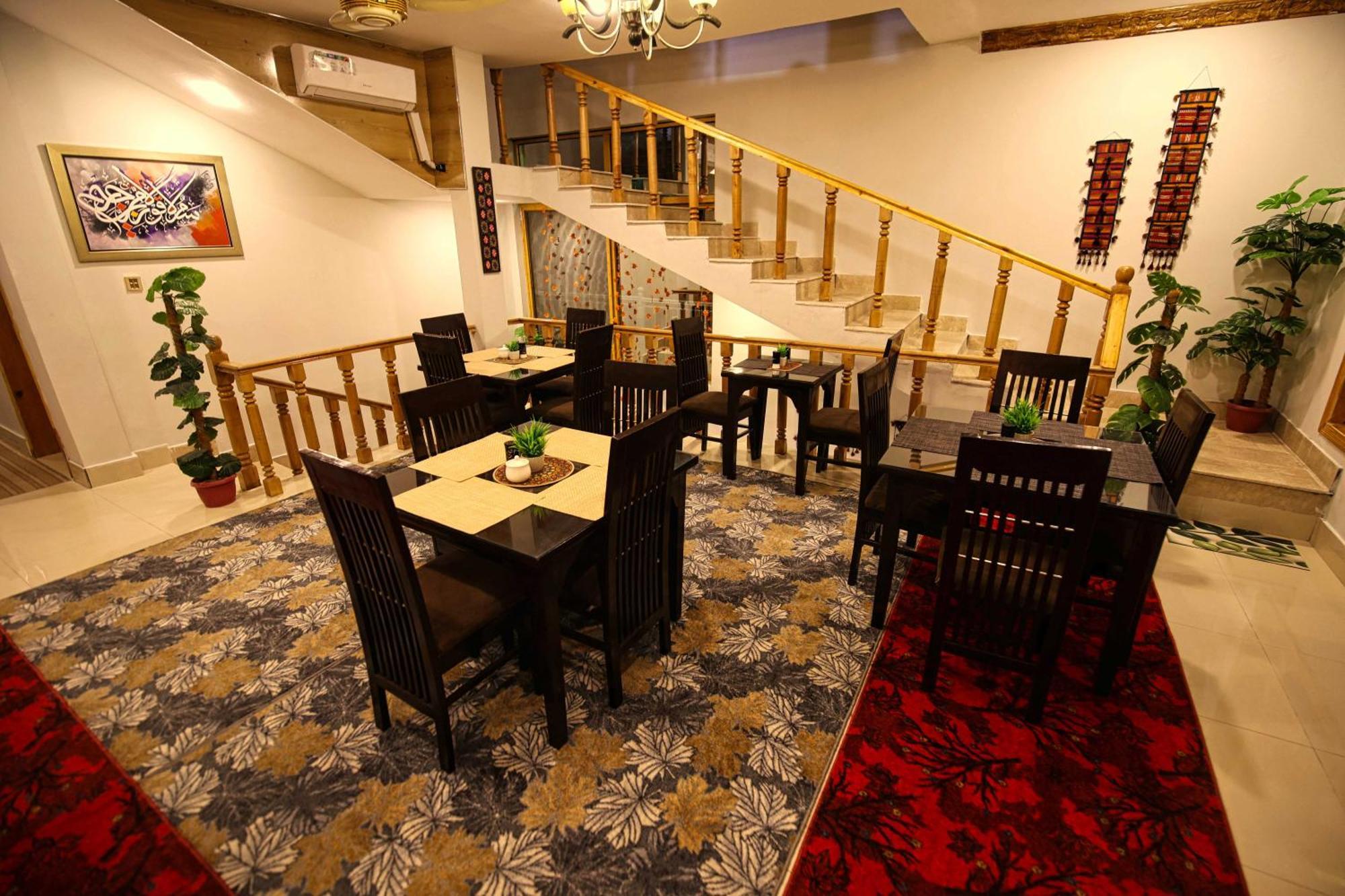 Hotel Oak Residency Gilgit Exterior foto