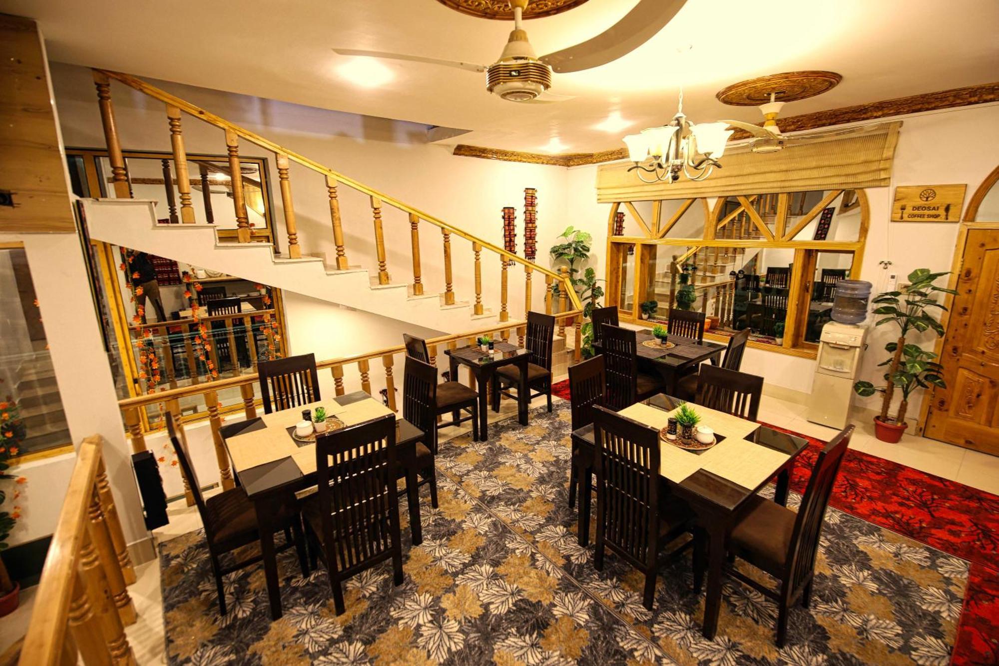 Hotel Oak Residency Gilgit Exterior foto
