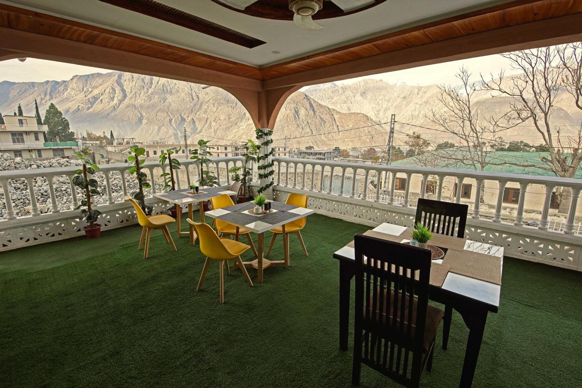 Hotel Oak Residency Gilgit Exterior foto