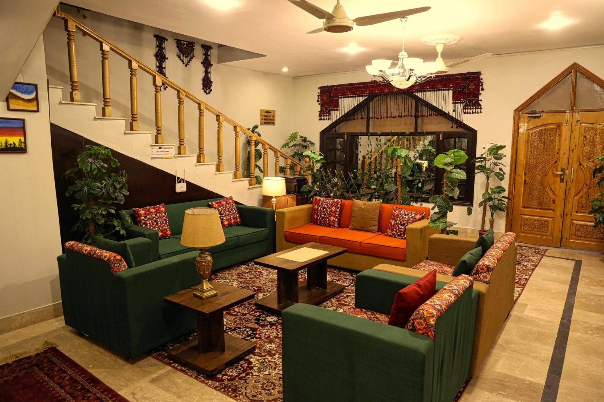 Hotel Oak Residency Gilgit Exterior foto