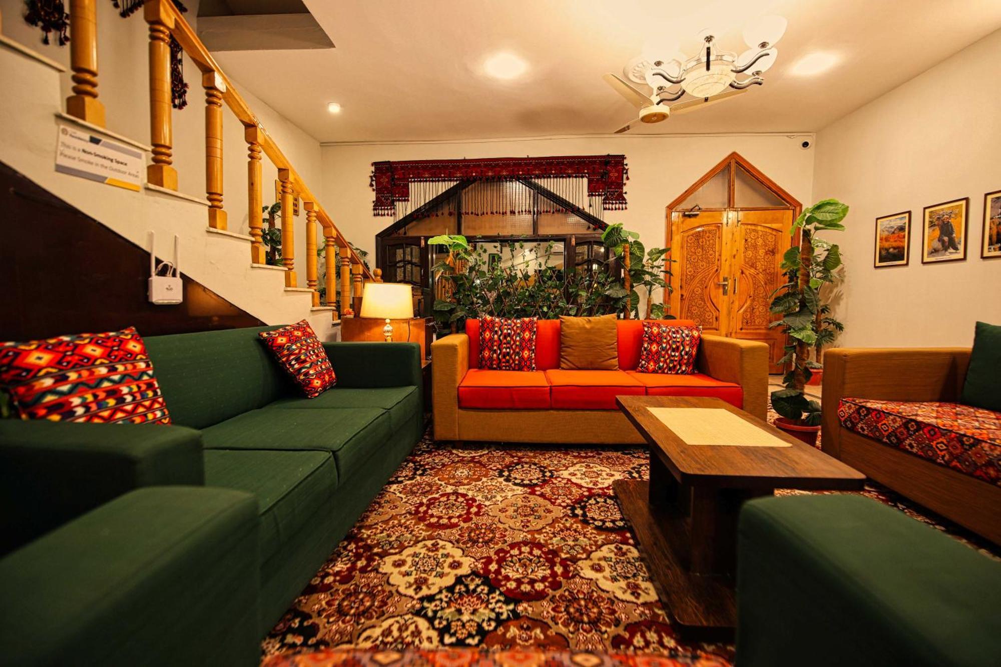 Hotel Oak Residency Gilgit Exterior foto