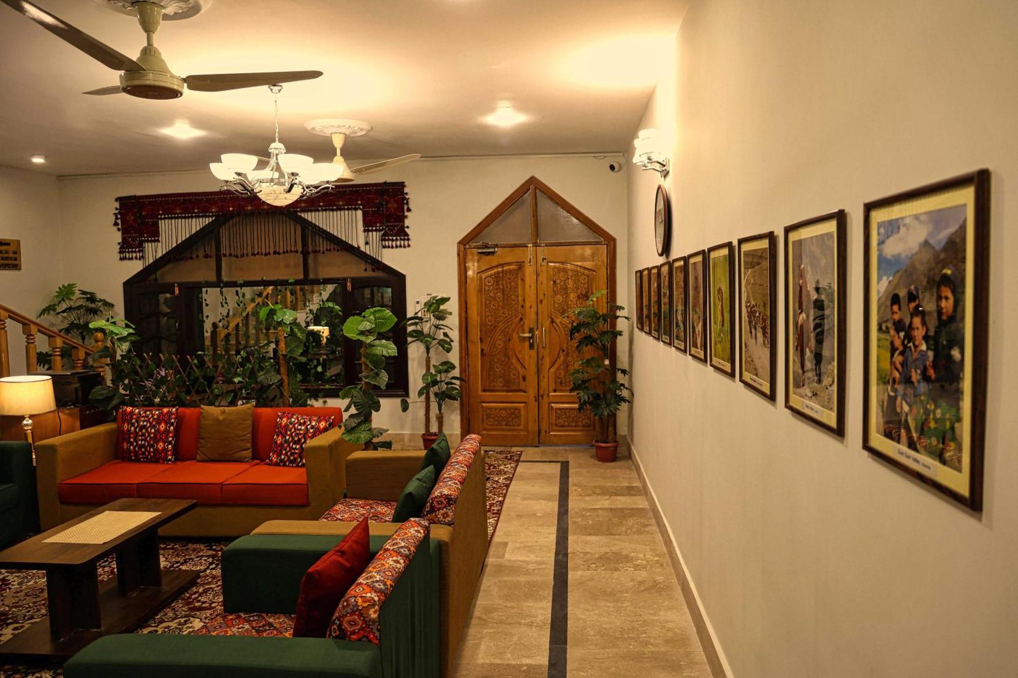 Hotel Oak Residency Gilgit Exterior foto