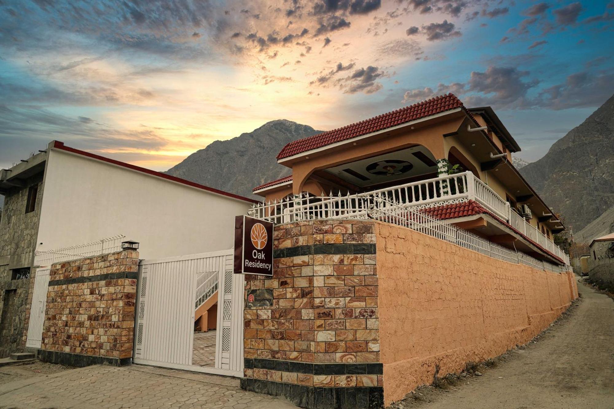 Hotel Oak Residency Gilgit Exterior foto