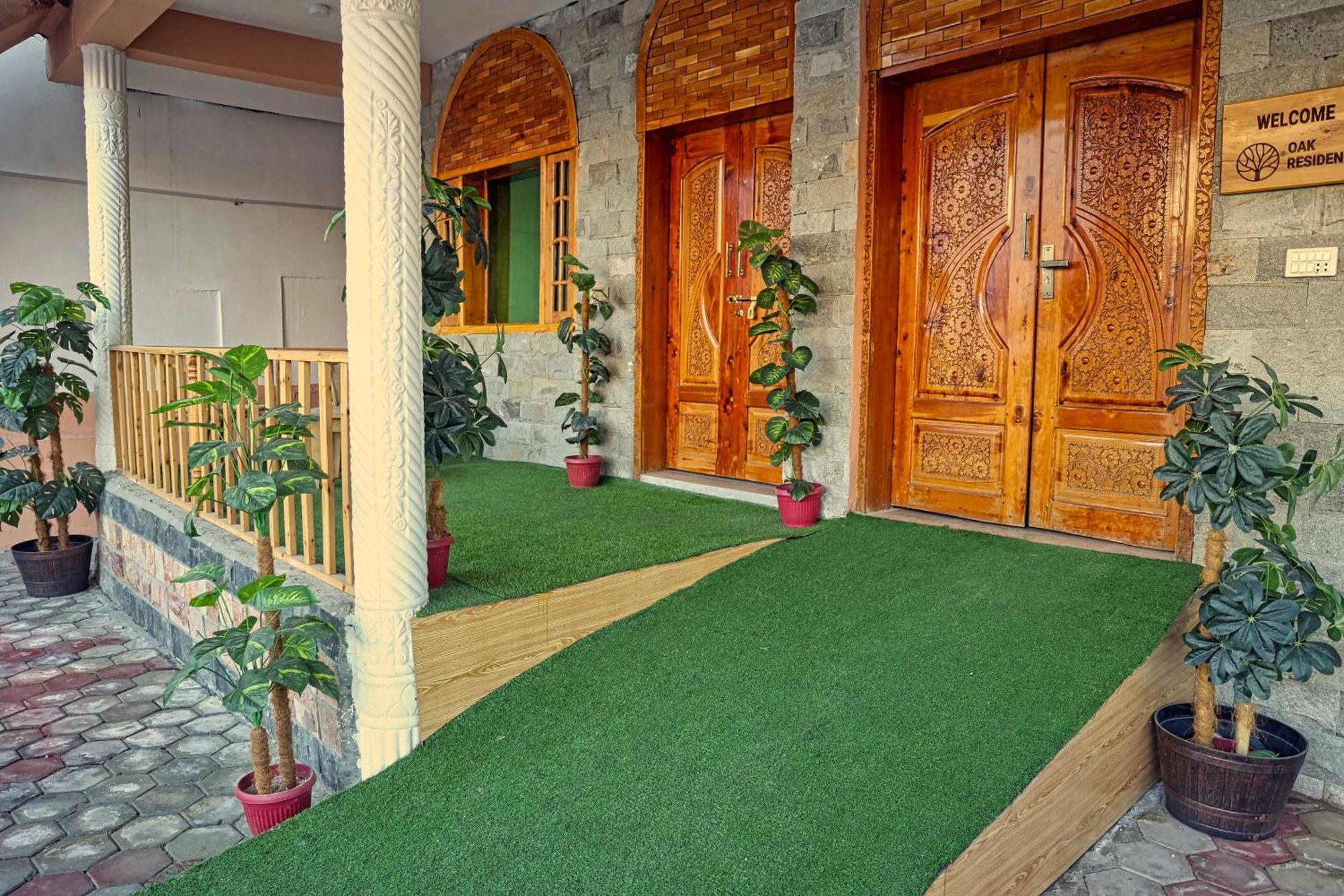 Hotel Oak Residency Gilgit Exterior foto
