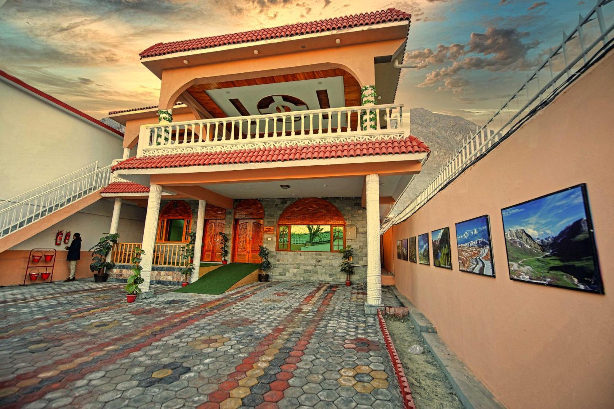 Hotel Oak Residency Gilgit Exterior foto