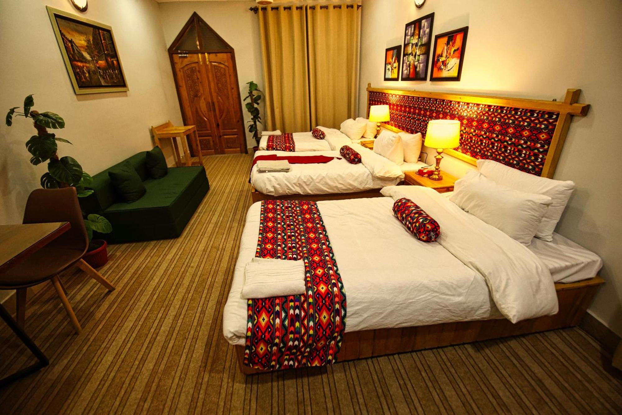 Hotel Oak Residency Gilgit Exterior foto